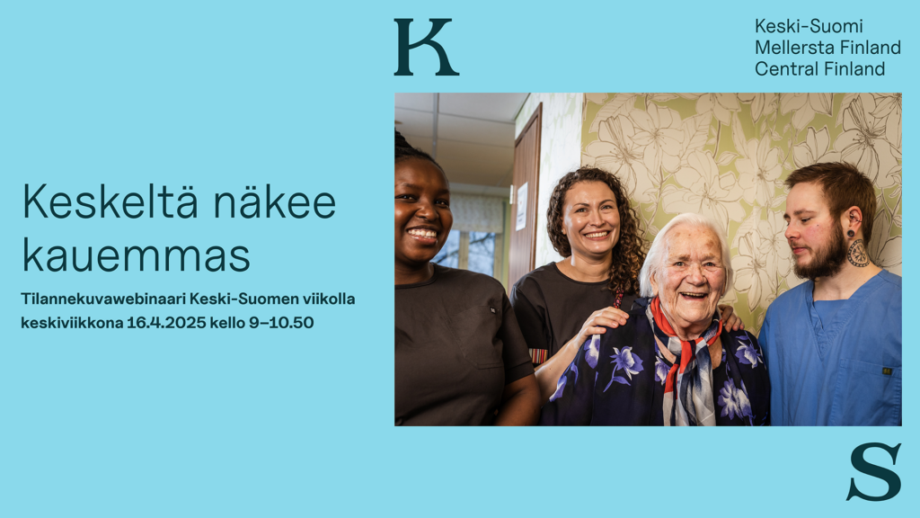 Keskisuomalaisia eri ikäisiä henkilöitä hymyilevät yhteiskuvassa. Ryhmässä on tatuoitu nuori mies, valkotukkainen vanhus ja nuoret naiset joista toinen on tummaihoinen. Kuvan ympärillä on Keski-Suomen tunnuksen K- ja S-kirjaimet ja tieto tilannekuvawebinaarista. 